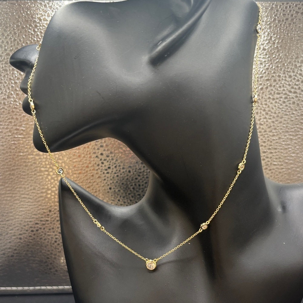 Elegant Gold Necklace with Crystal Accents